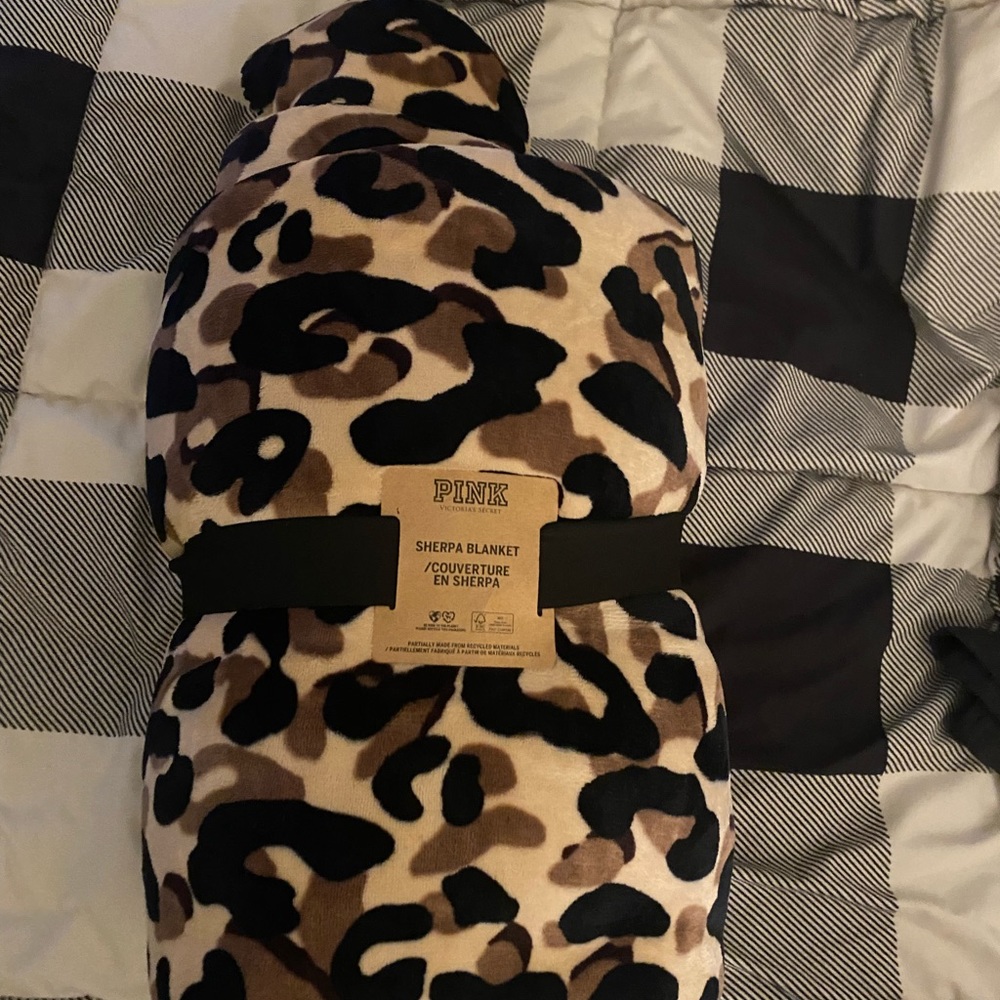Victoria Secret Pink Sherpa Blanket (Rare pattern)